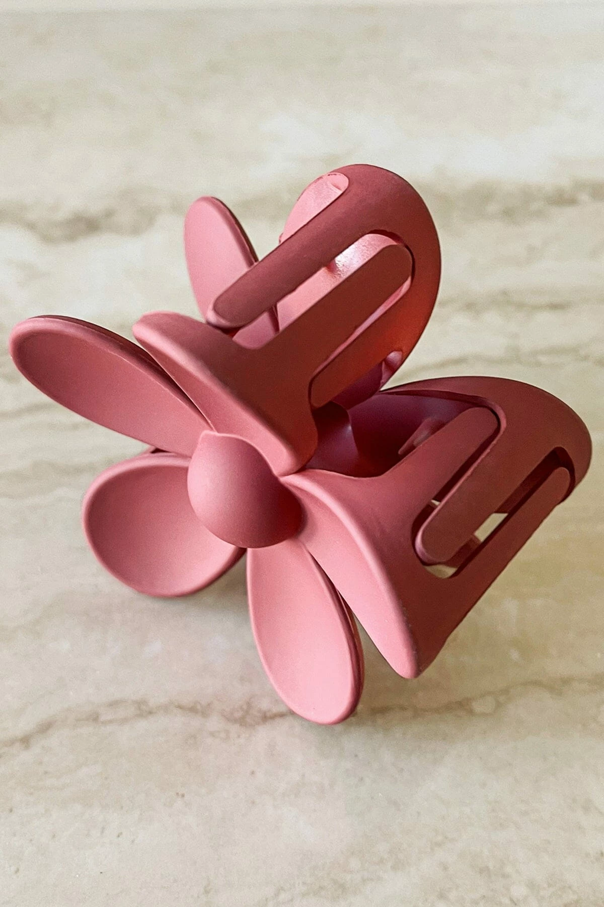 Best deal ๐ Dippin' Daisy's Oopsy Daisy Hair Claw Clip - Burgundy Burgundy โญ 3 Best deal ๐ Dippin' Daisy's Oopsy Daisy Hair Claw Clip - Burgundy Burgundy โญ - Image 3