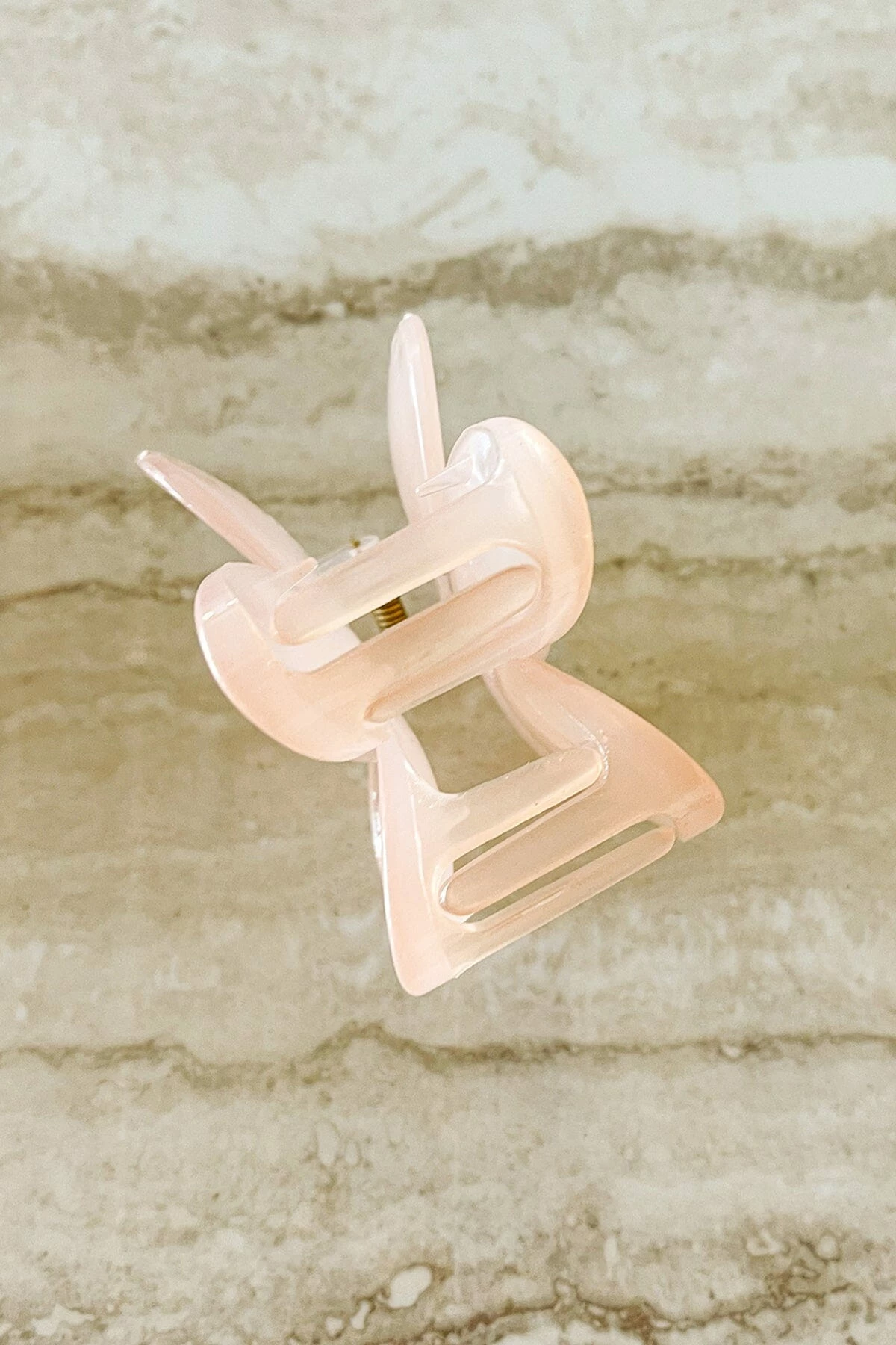 Best Pirce ๐ Dippin' Daisy's Oopsy Daisy Hair Claw Clip - Clear Light Pink Clear Light Pink ๐ 3 Best Pirce ๐ Dippin' Daisy's Oopsy Daisy Hair Claw Clip - Clear Light Pink Clear Light Pink ๐ - Image 3