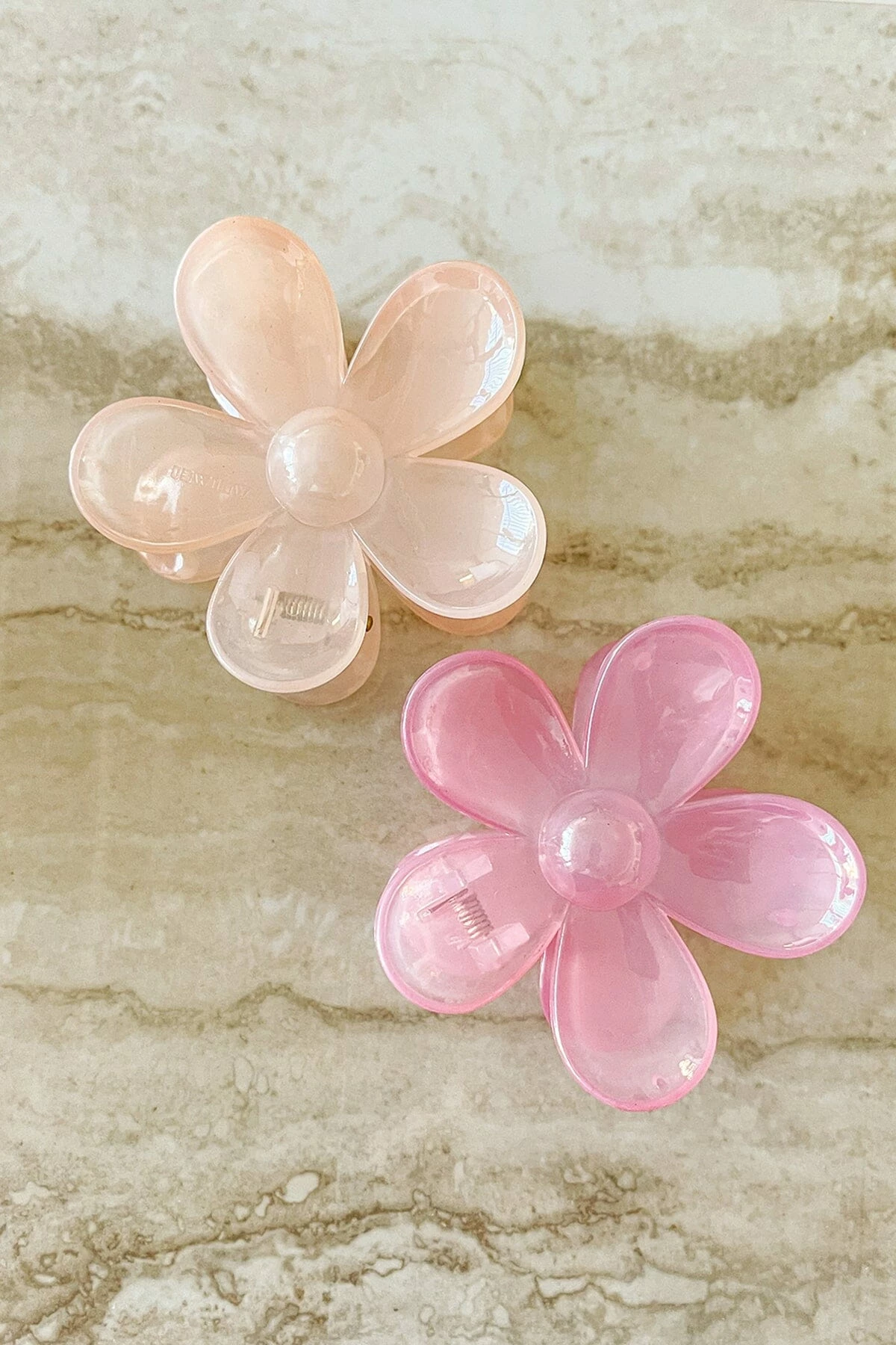 Best Pirce ๐ Dippin' Daisy's Oopsy Daisy Hair Claw Clip - Clear Light Pink Clear Light Pink ๐ 4 Best Pirce ๐ Dippin' Daisy's Oopsy Daisy Hair Claw Clip - Clear Light Pink Clear Light Pink ๐ - Image 4