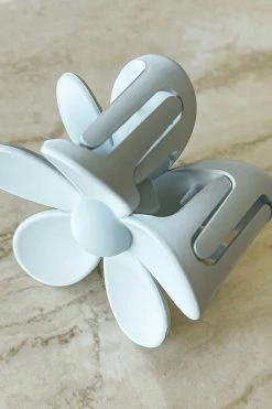 New ❤️ Dippin' Daisy's Oopsy Daisy Hair Claw Clip - Grey Grey 🤩 6 New ❤️ Dippin' Daisy's Oopsy Daisy Hair Claw Clip - Grey Grey 🤩 -triangle Shop DQ H0002 GREY 3 2048x2048