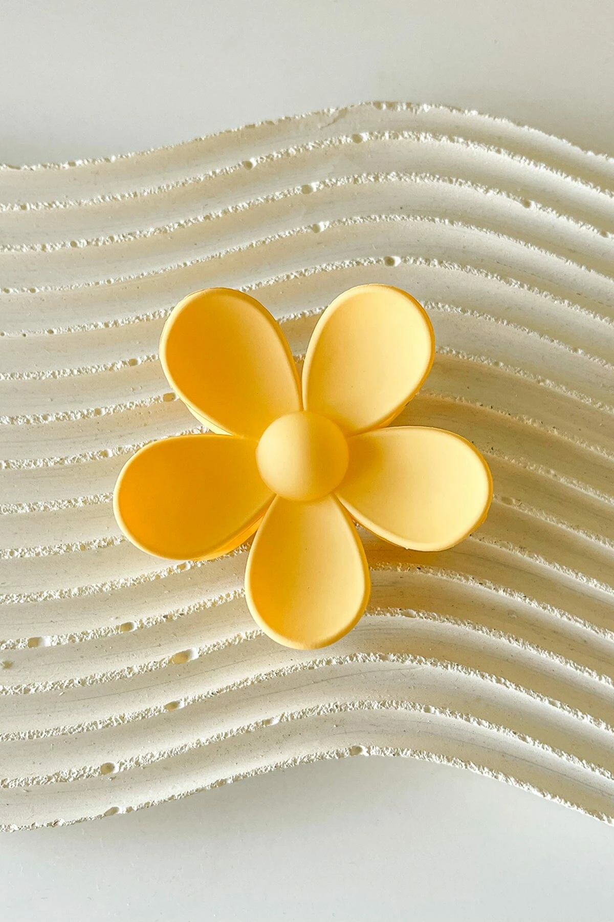 Cheapest ๐ Dippin' Daisy's Oopsy Daisy Hair Claw Clip - Yellow Yellow ๐ 1 Cheapest ๐ Dippin' Daisy's Oopsy Daisy Hair Claw Clip - Yellow Yellow ๐