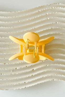 Cheapest ๐ Dippin' Daisy's Oopsy Daisy Hair Claw Clip - Yellow Yellow ๐ 6 Cheapest ๐ Dippin' Daisy's Oopsy Daisy Hair Claw Clip - Yellow Yellow ๐ -triangle Shop DQ H0002 YLLW 2 2048x2048