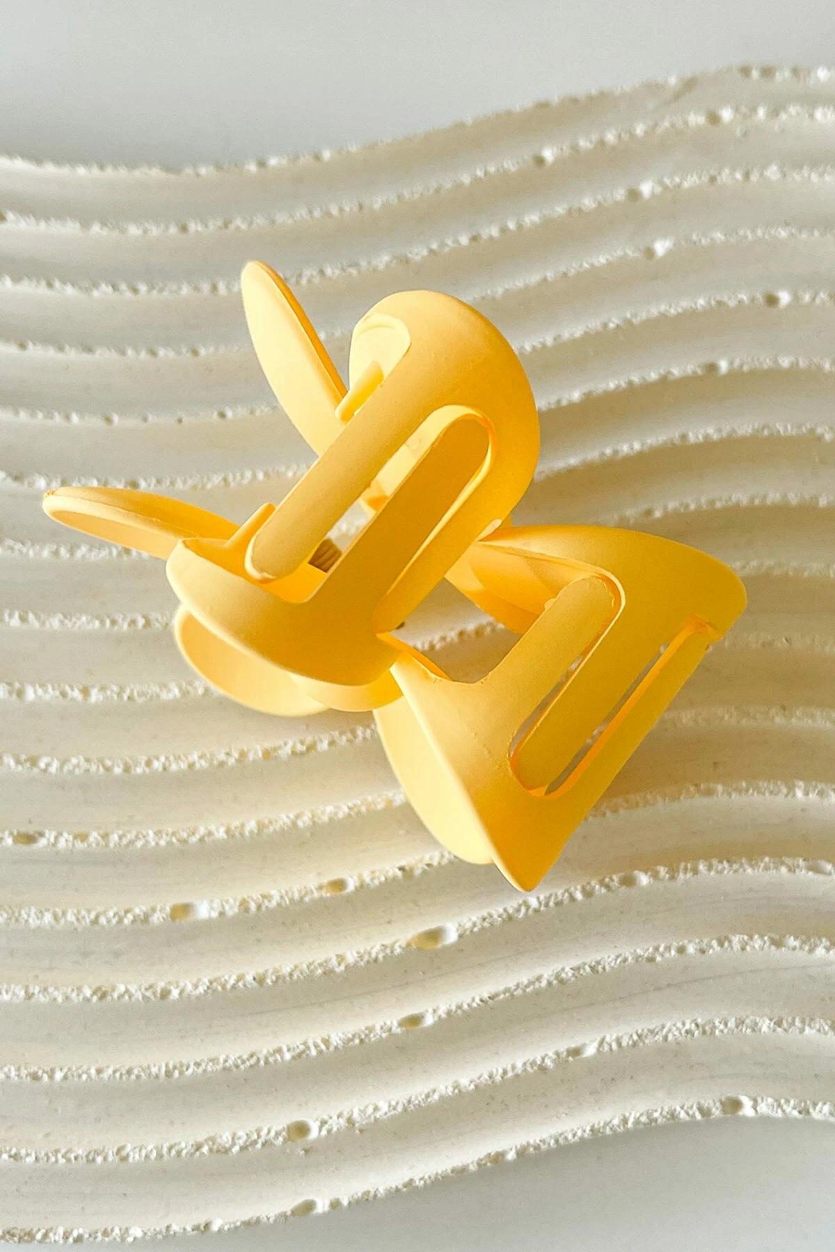 Cheapest ๐ Dippin' Daisy's Oopsy Daisy Hair Claw Clip - Yellow Yellow ๐ 3 Cheapest ๐ Dippin' Daisy's Oopsy Daisy Hair Claw Clip - Yellow Yellow ๐ - Image 3